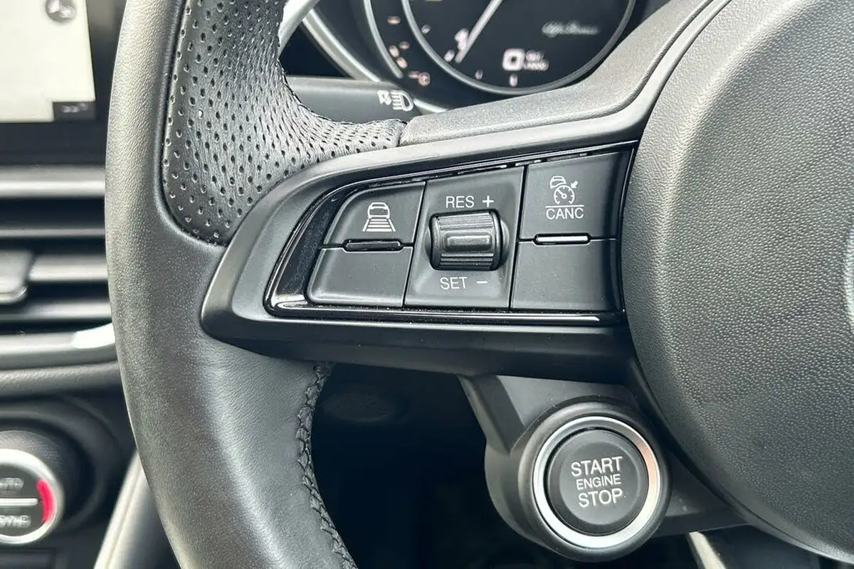 2022-alfa-romeo-giulia-20-veloce-big-15