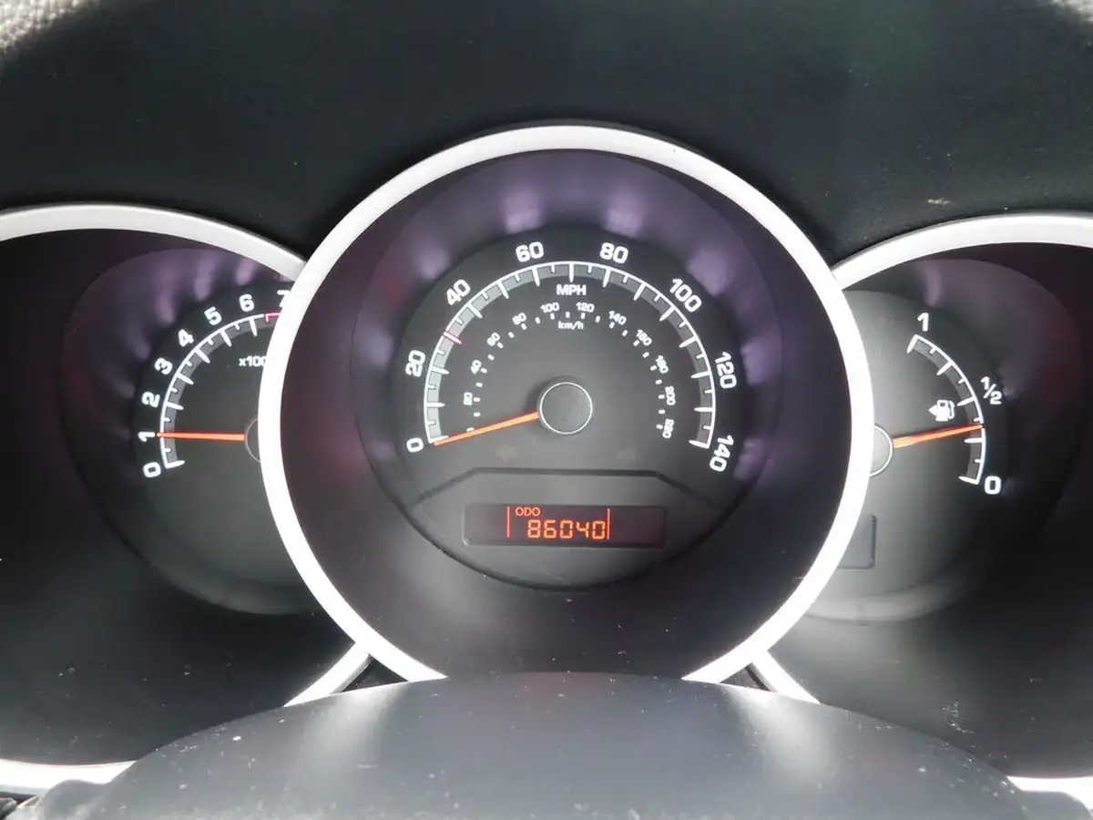 2014-kia-venga-16-3-sat-nav-isg-big-19
