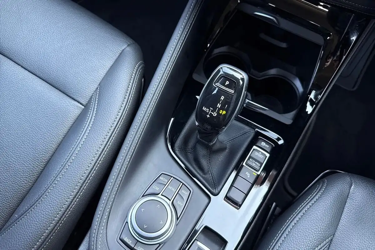 2021-bmw-x1-20-sdrive20i-xline-big-22