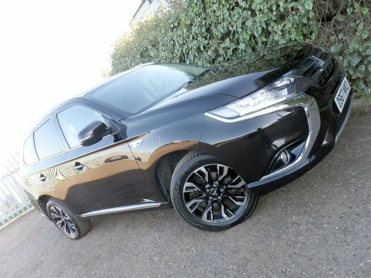 2017-mitsubishi-outlander-20-juro-phev-big-24