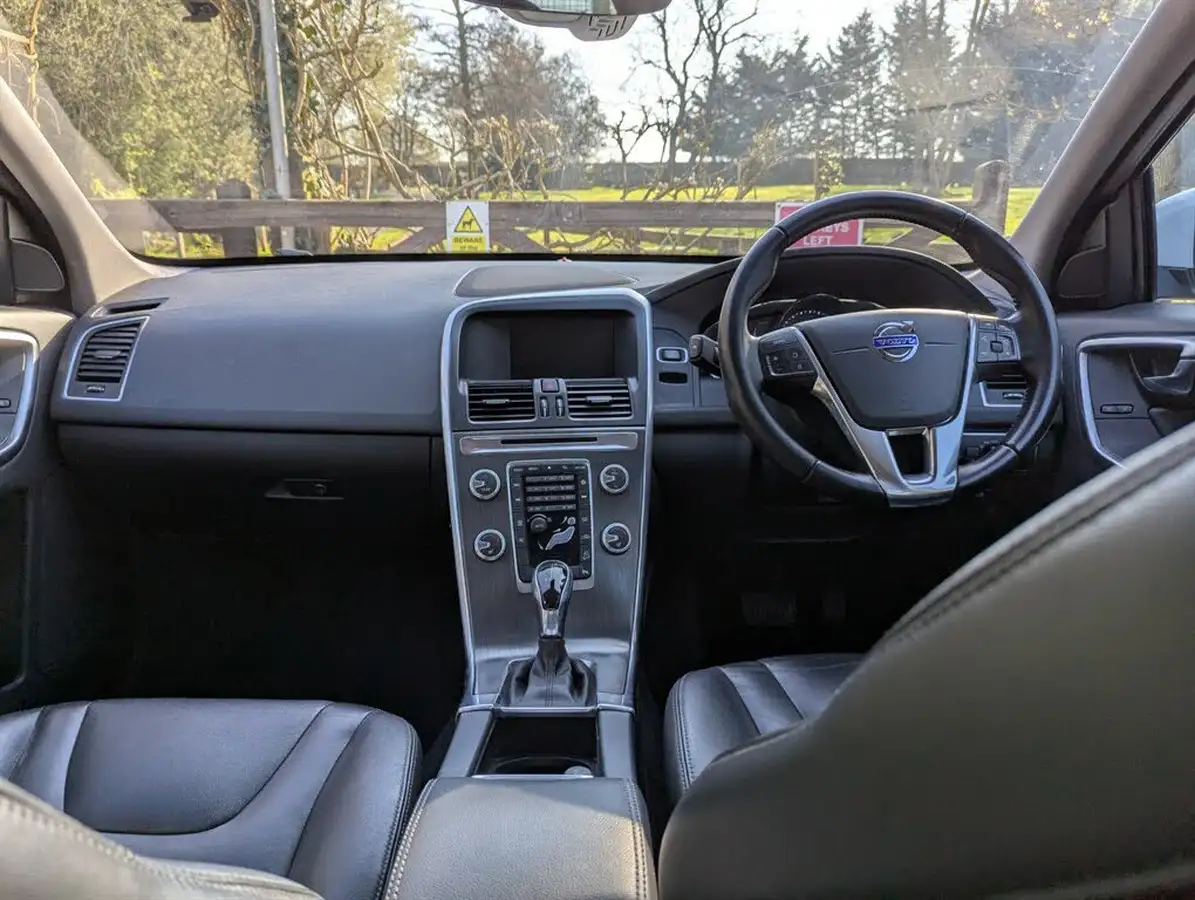 2016-volvo-xc60-24td-d5-se-lux-geartronic-big-34