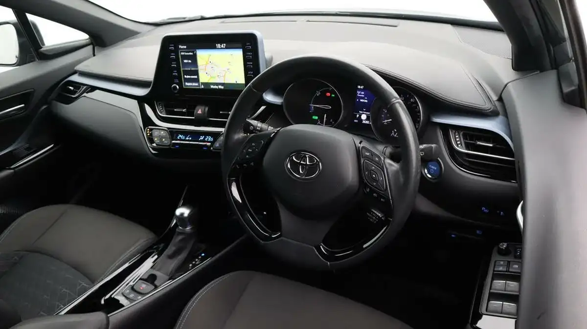 2020-toyota-c-hr-18-vvt-i-design-big-9