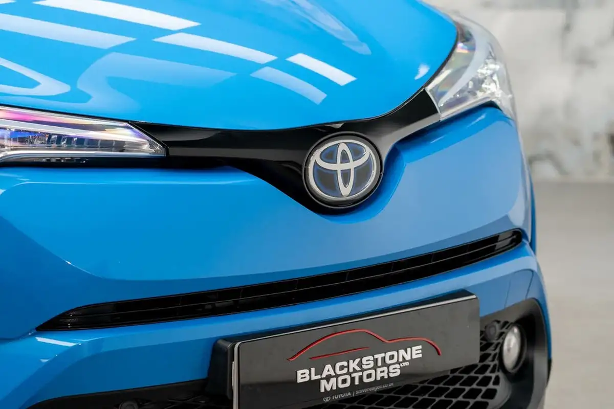 2018-toyota-c-hr-18-vvt-i-design-big-1