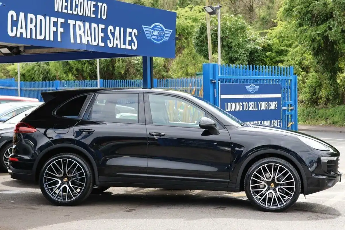 2015-porsche-cayenne-30td-big-15