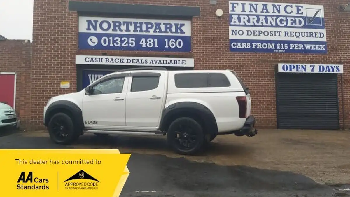 2017-isuzu-d-max-19td-blade-big-7