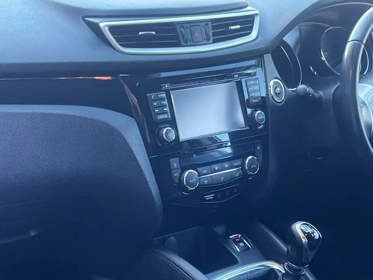 2015-nissan-qashqai-15dci-n-tec-big-46