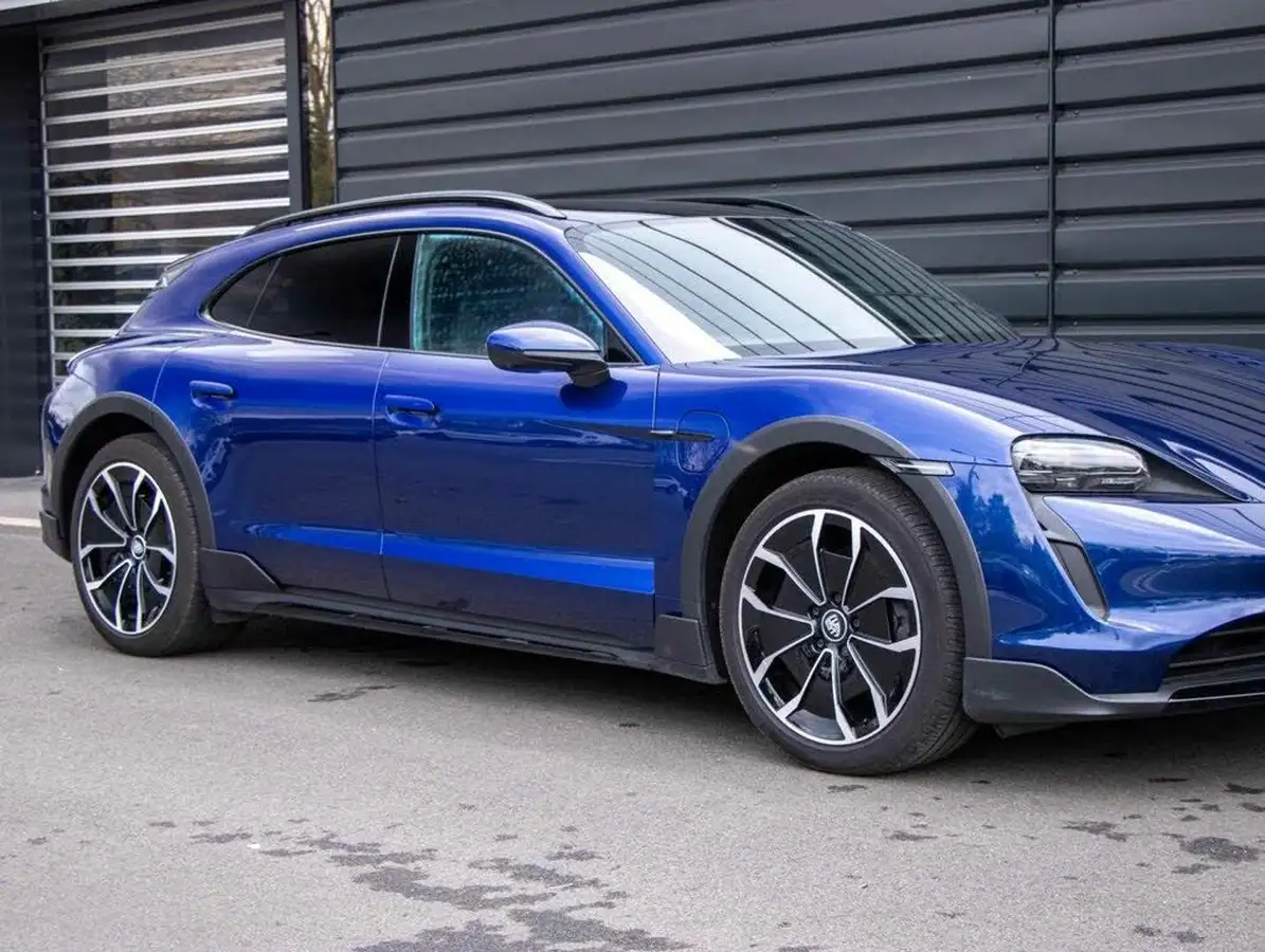 2023-porsche-taycan-e-4-cross-turismo-big-17