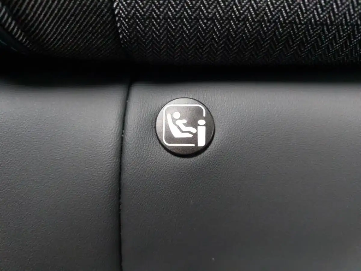 2023-peugeot-208-12-puretech-allure-premium-100ps-eat8-big-11