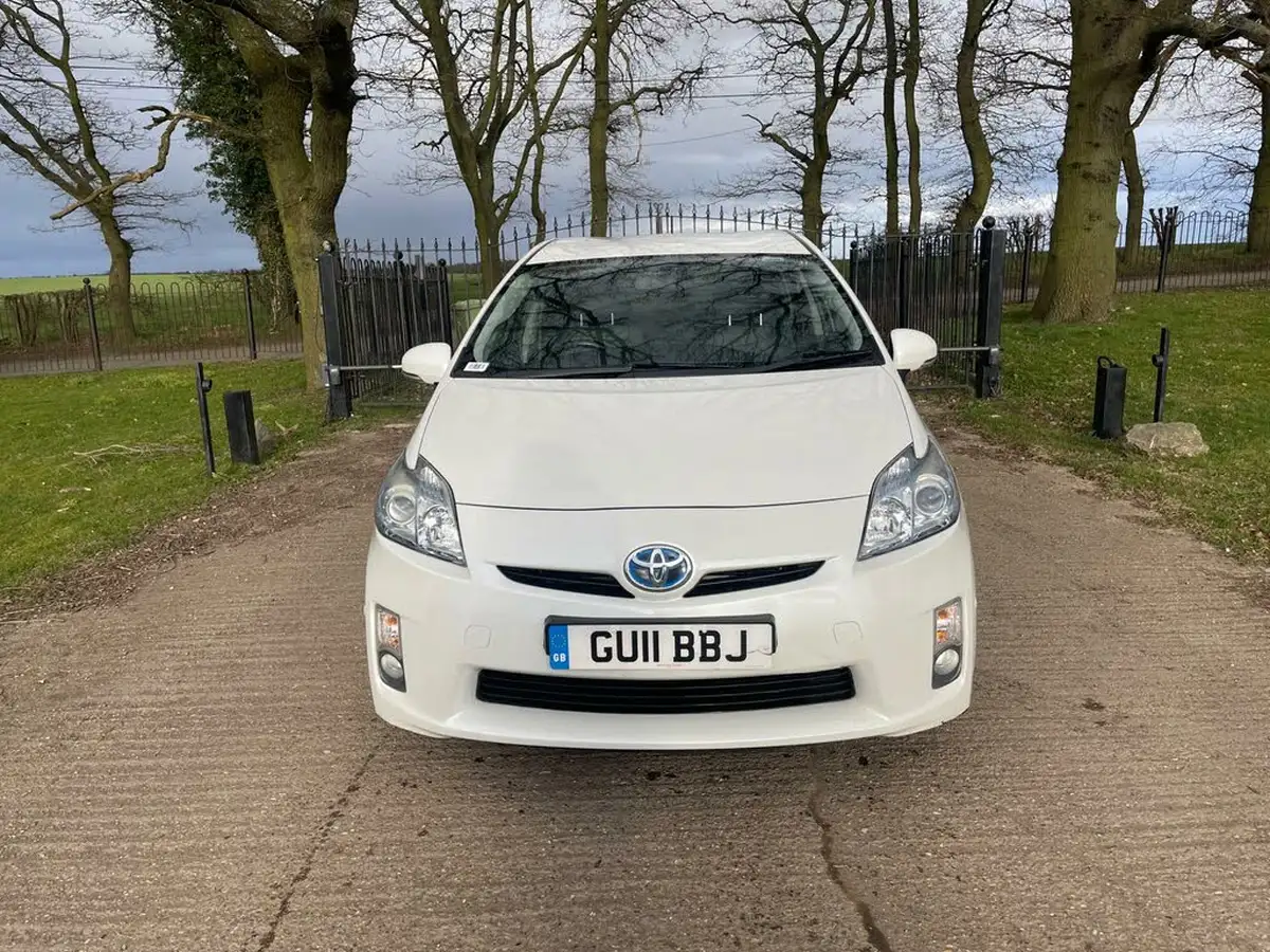 2011-toyota-prius-18-vvt-i-t-spirit-leather-1794cc-big-4