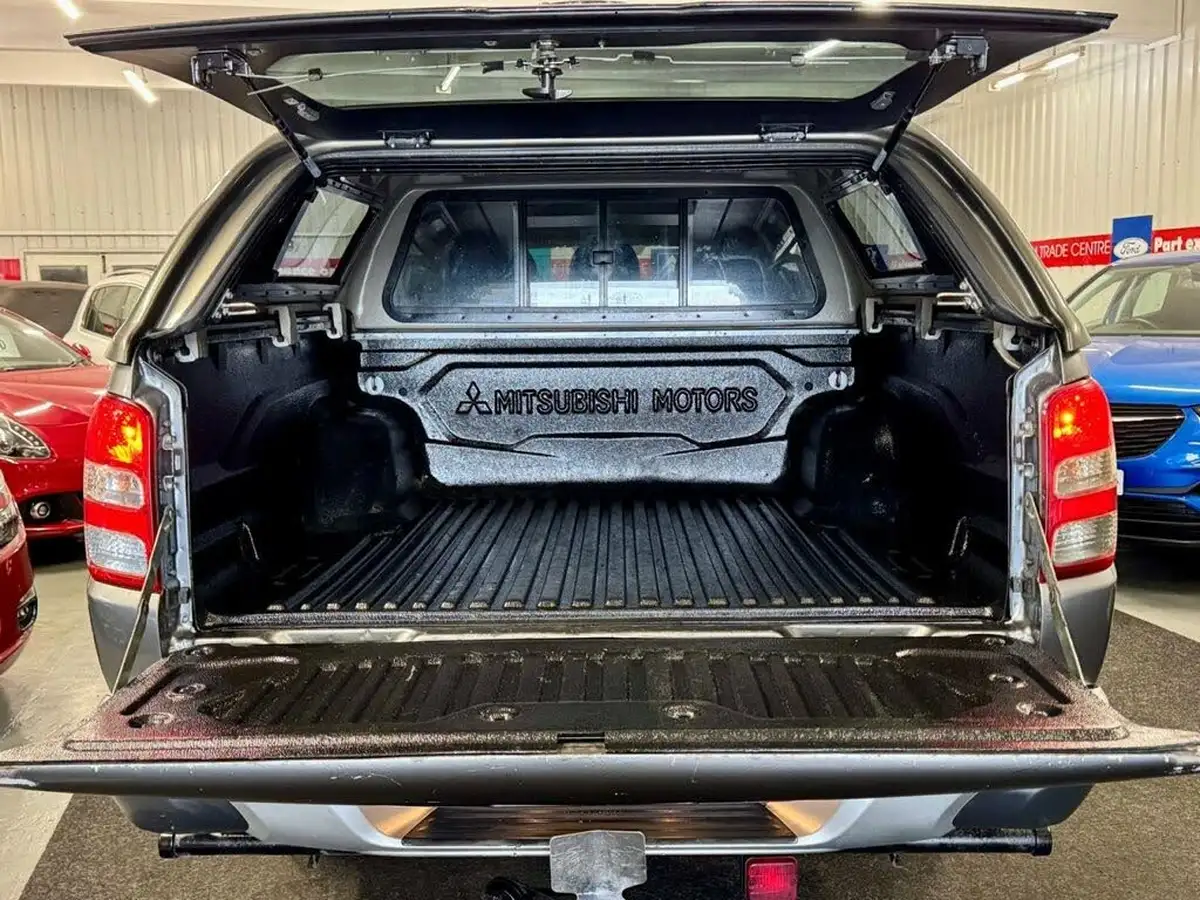 2015-mitsubishi-l200-24di-d-warrior-big-5
