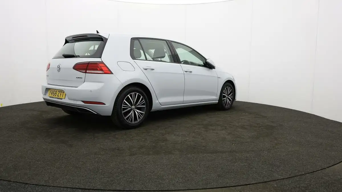 2019-volkswagen-golf-15-tsi-se-130ps-ss-hatchback-5d-big-24