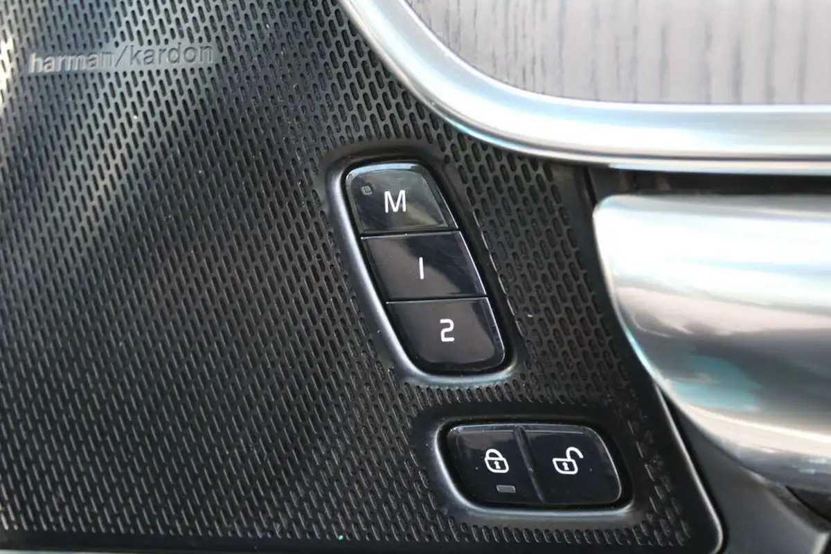 2021-volvo-v90-20-t6-inscription-340bhp-big-19