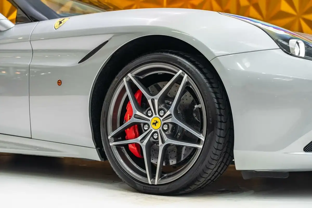 2015-ferrari-california-39-t-big-25