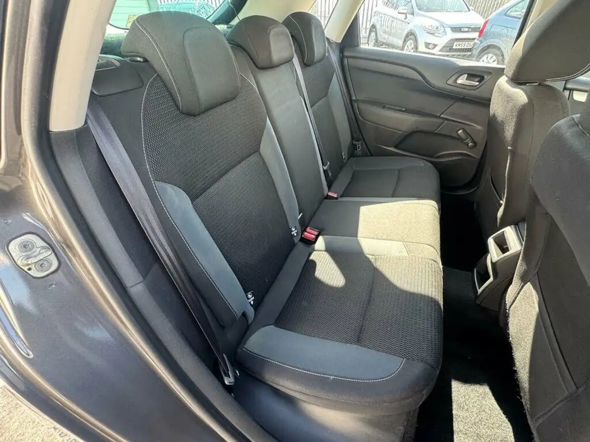2015-citroen-c4-16bluehdi-feel-100ps-big-11