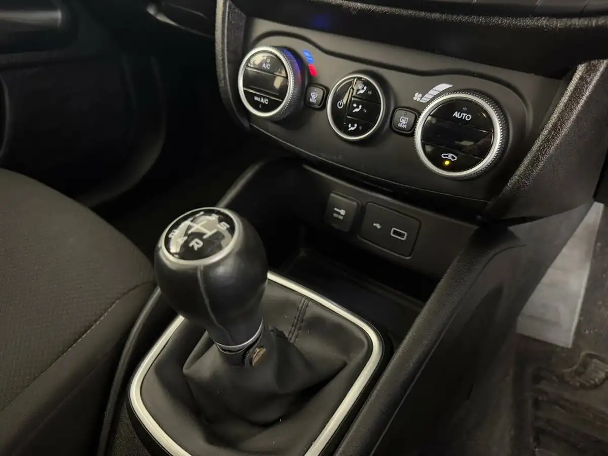 2021-fiat-tipo-10-life-hatchback-big-28
