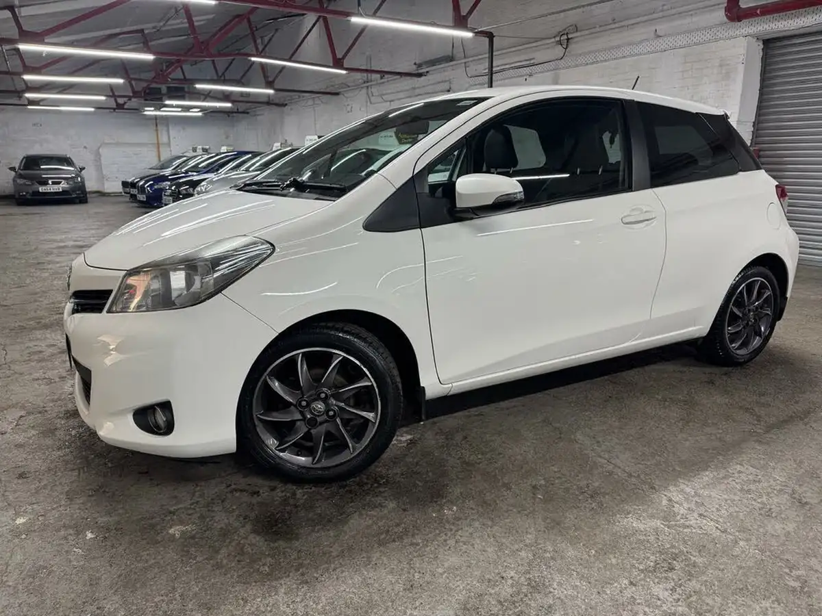 2012-toyota-yaris-133-trend-3d-big-16