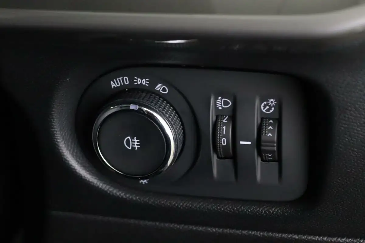 2022-vauxhall-mokka-e-se-premium-big-16