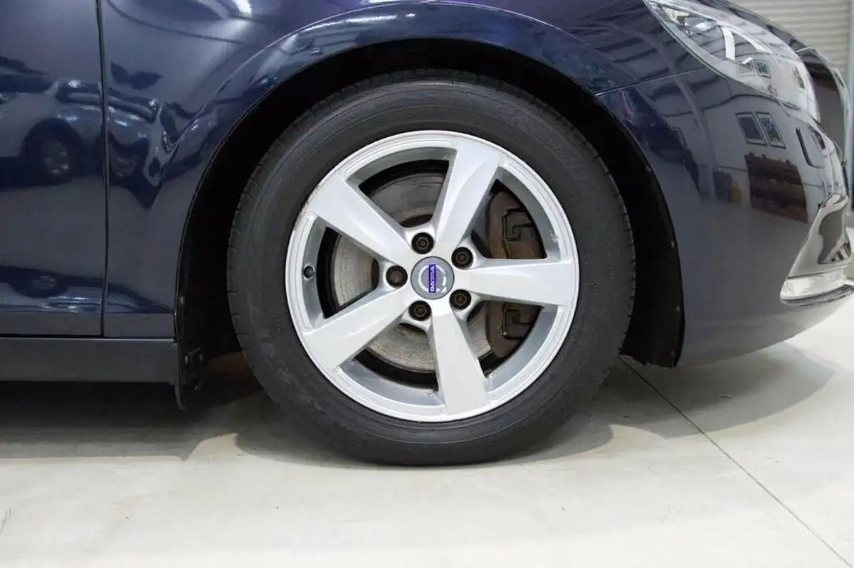 2015-volvo-v40-20td-d2-es-nav-geartronic-big-24