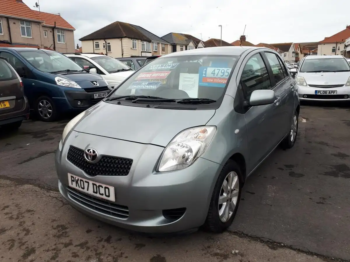 2007-toyota-yaris-13-zinc-5d-big-1
