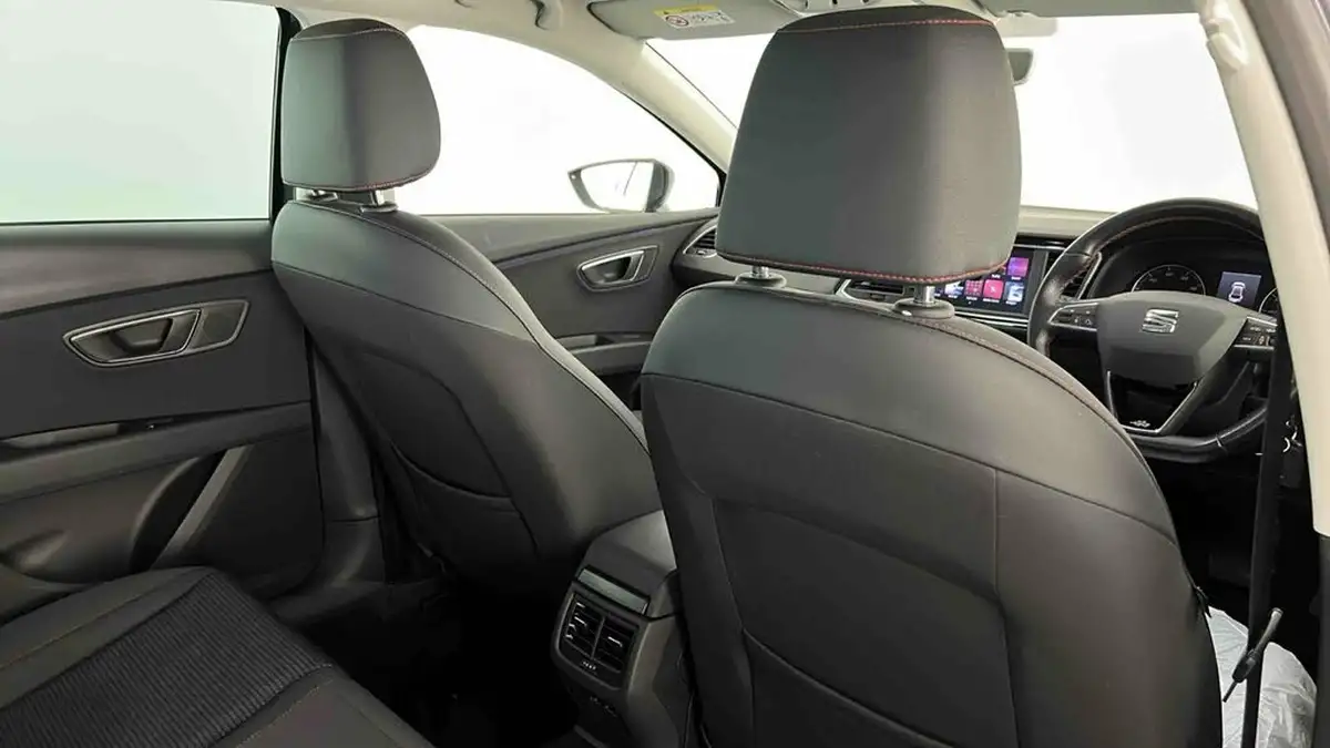 2019-seat-leon-20-tsi-fr-hatchback-big-47