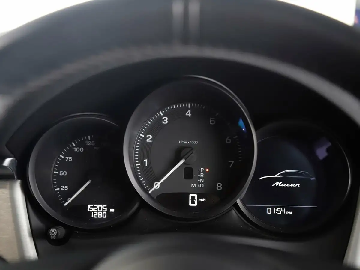 2023-porsche-macan-20-big-18