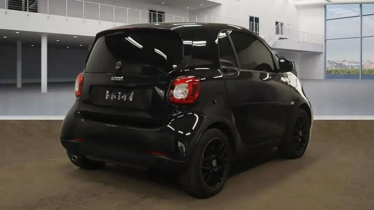 2016-smart-fortwo-09-edition-black-twinamic-big-1