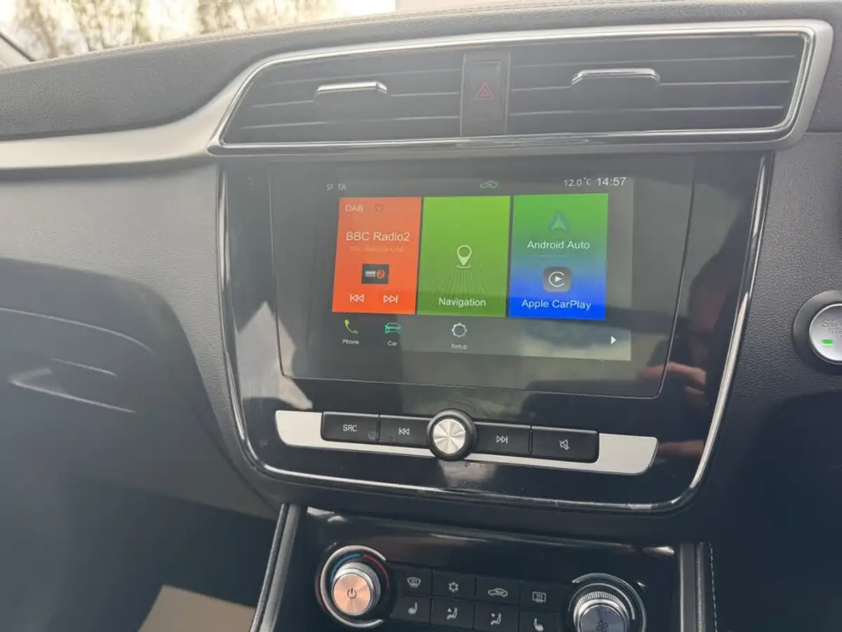 2020-mg-zs-suv-e-exclusive-ev-big-19