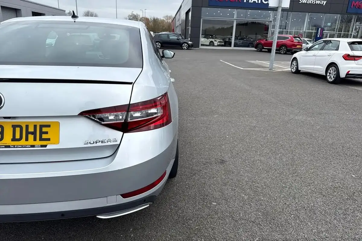 2019-skoda-superb-20tdi-sportline-plus-190ps-hatchback-dsg-big-32