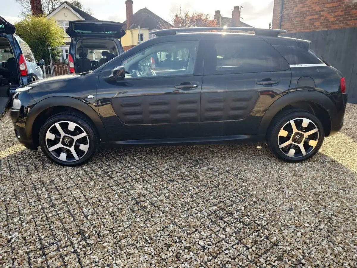 2018-citroen-c4-cactus-16bluehdi-flair-edition-big-2