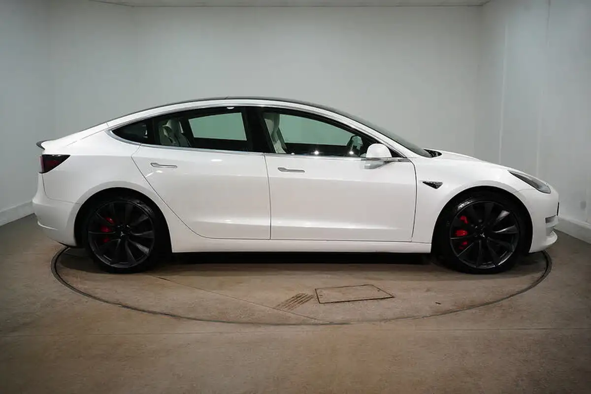 2020-tesla-model-3-e-performance-big-3
