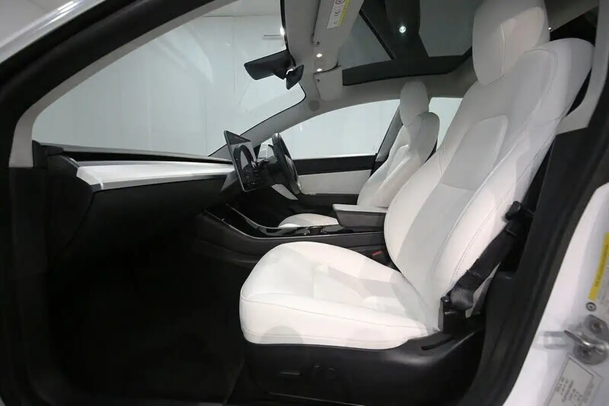 2020-tesla-model-3-e-performance-big-23