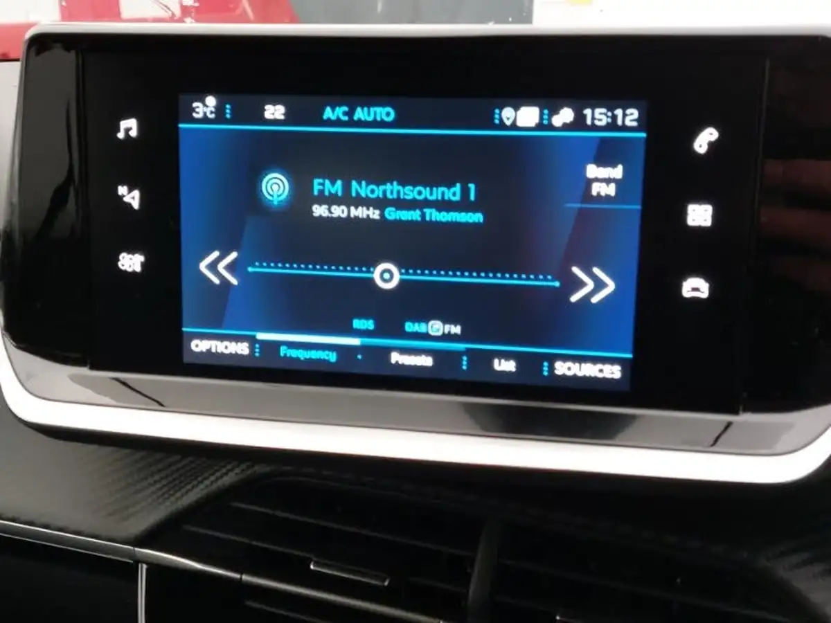 2023-peugeot-208-12-puretech-allure-premium-100ps-eat8-big-10