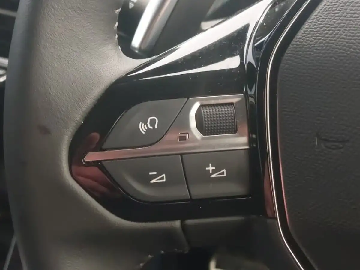 2023-peugeot-208-12-puretech-allure-premium-100ps-eat8-big-14