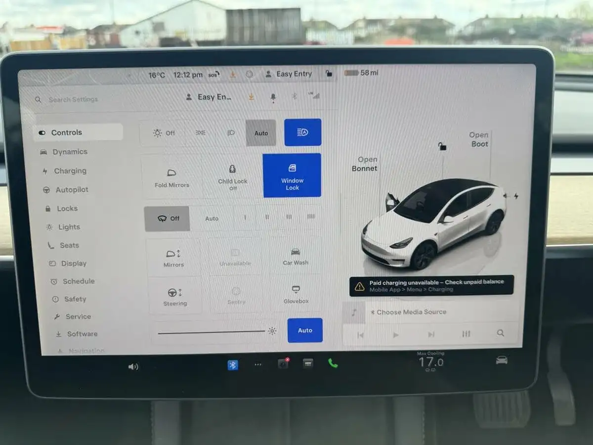 2022-tesla-model-y-e-long-range-big-47