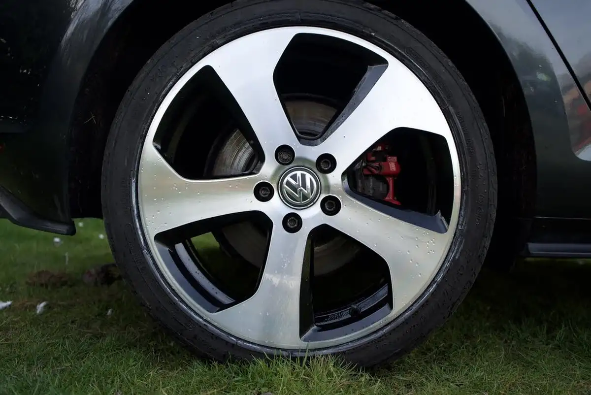 2016-volkswagen-golf-20-tsi-gti-220ps-hatchback-5d-big-25