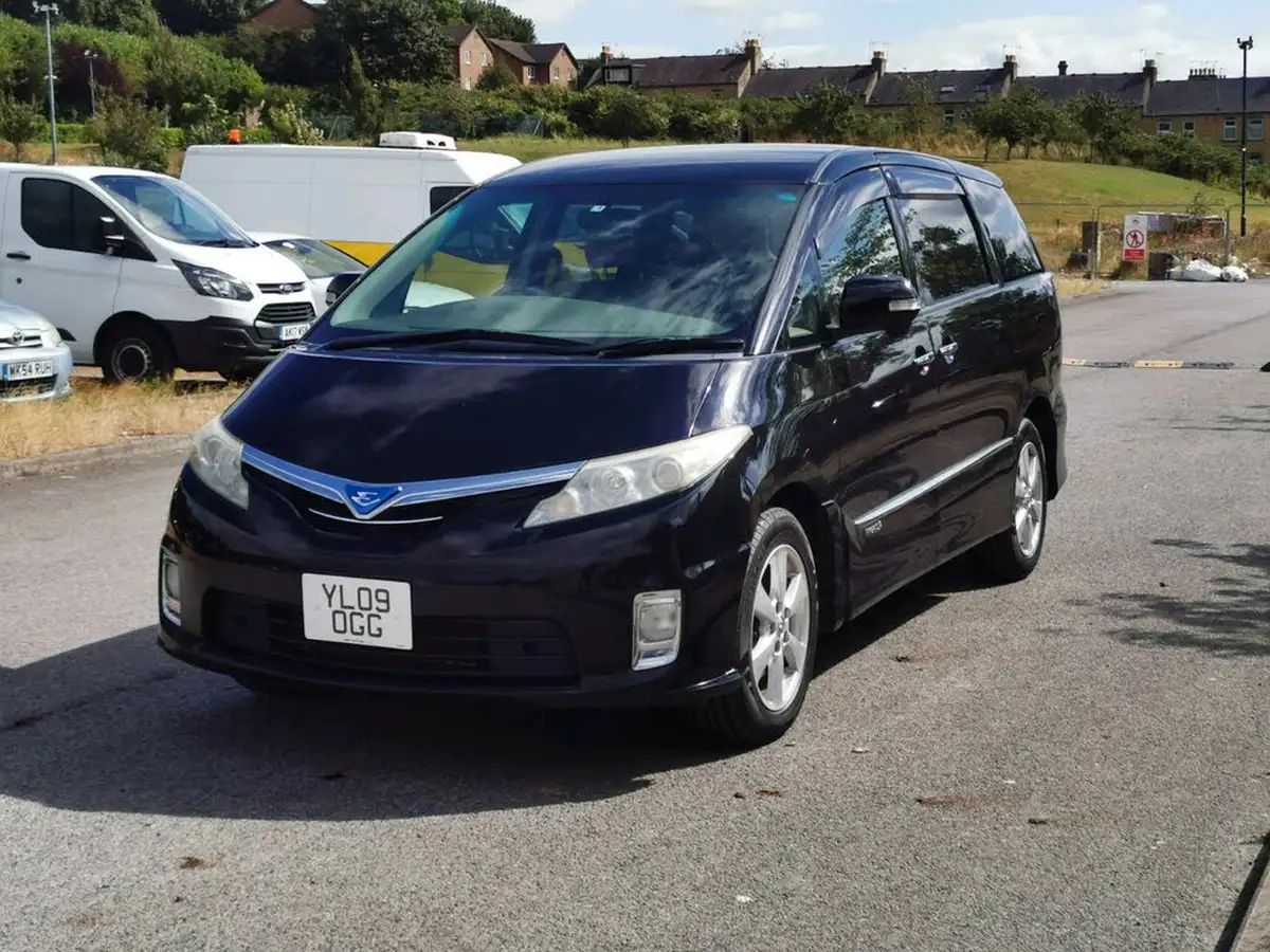 2009-toyota-estima-hybrid-24-litre-big-1