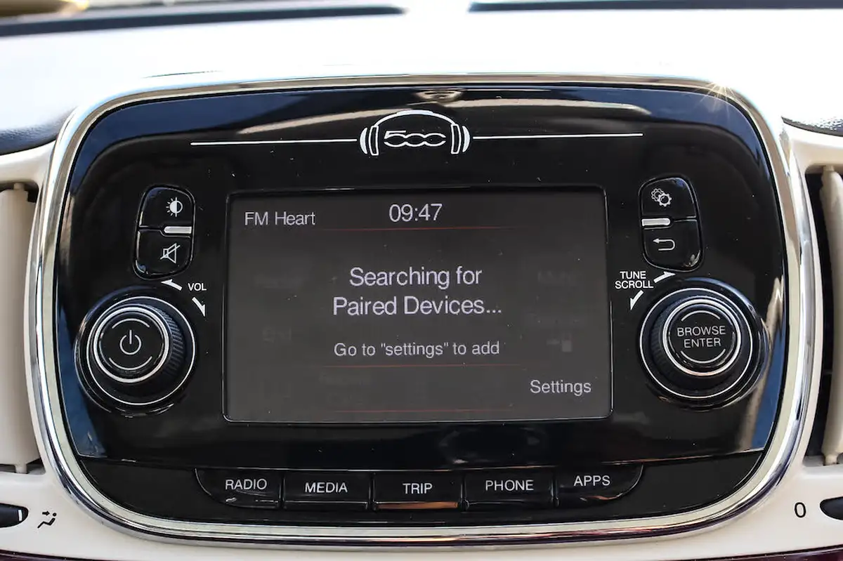 2016-fiat-500-12-lounge-dualogic-big-25
