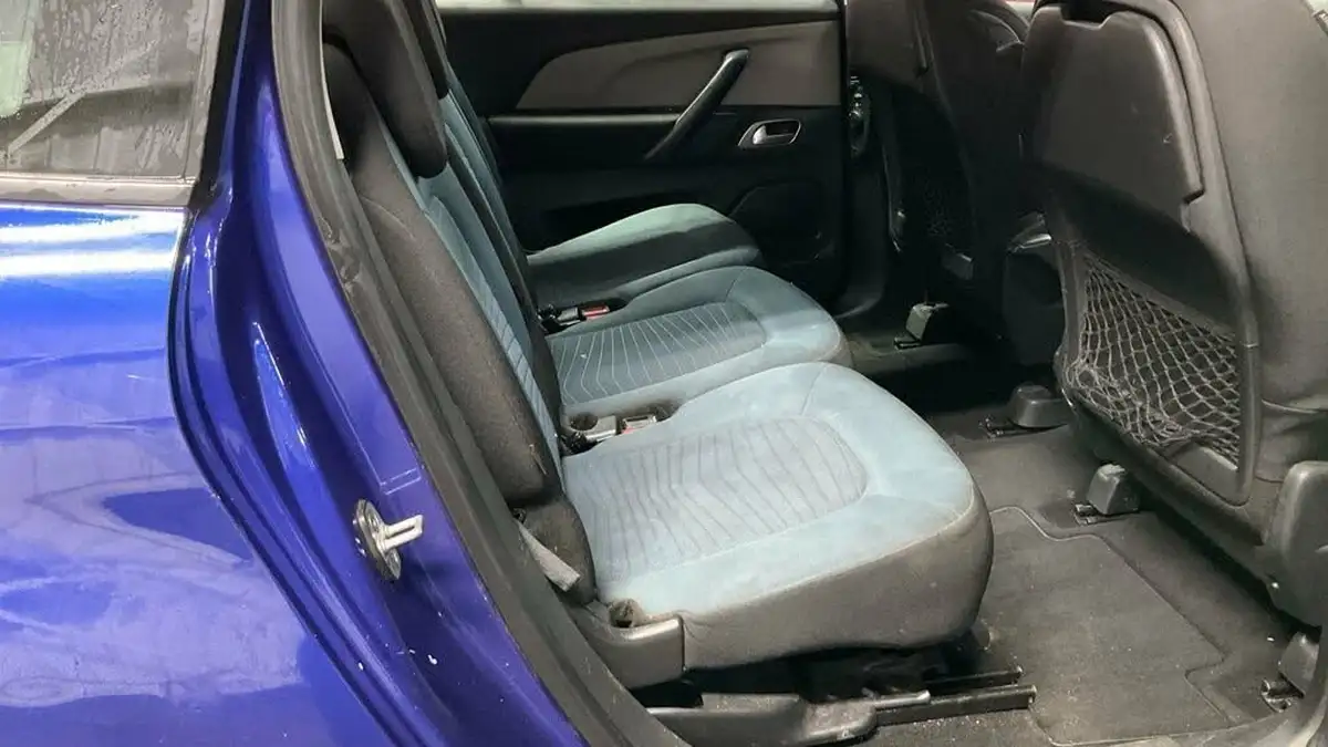 2017-citroen-grand-c4-picasso-16bluehdi-feel-eat6-big-6