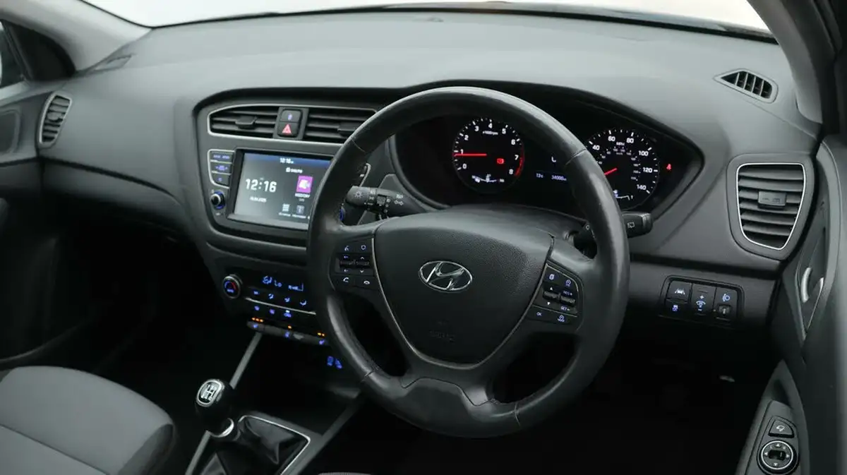 2020-hyundai-i20-12-premium-se-nav-big-9