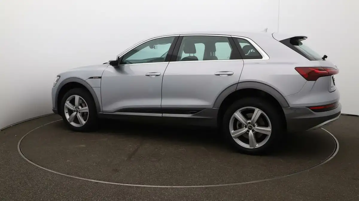 2022-audi-e-tron-55e-technik-station-wagon-big-38