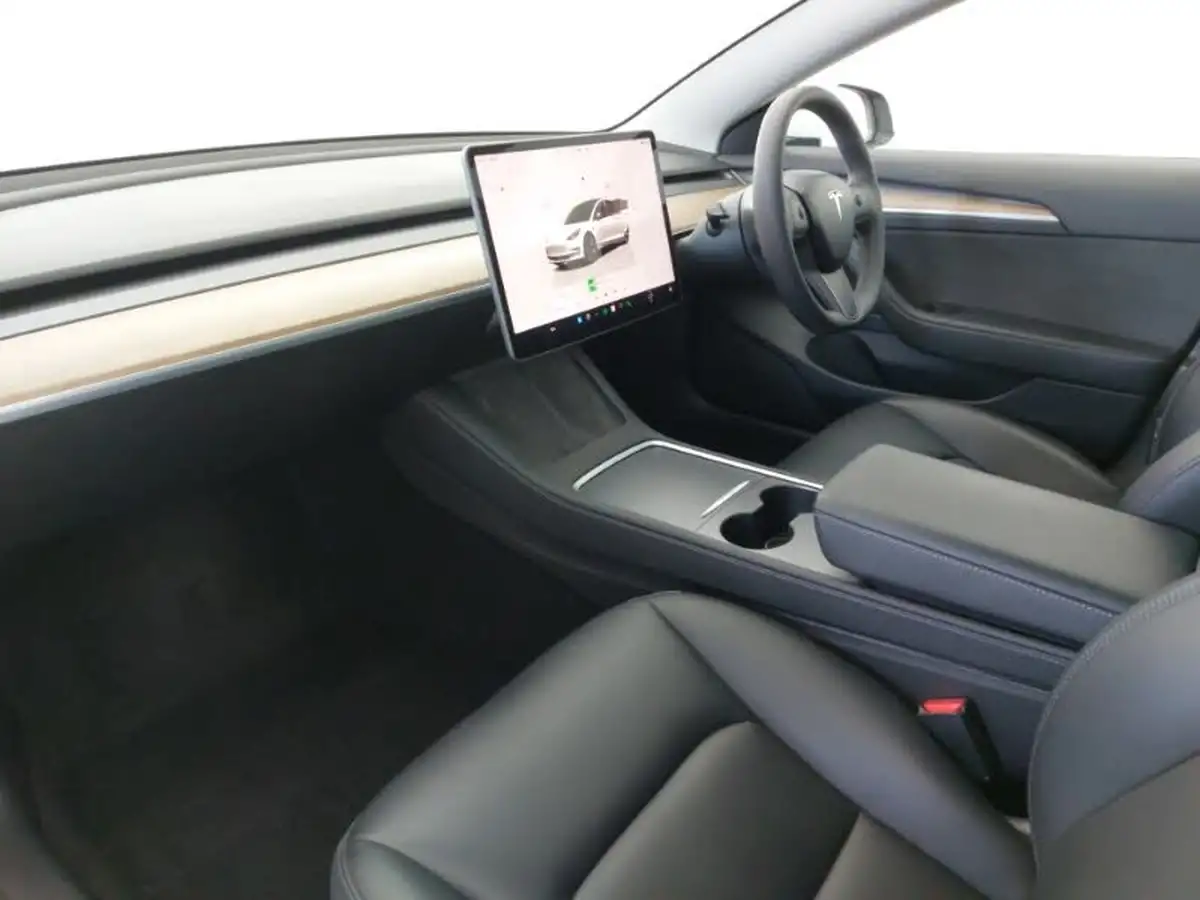 2022-tesla-model-3-e-long-range-big-4
