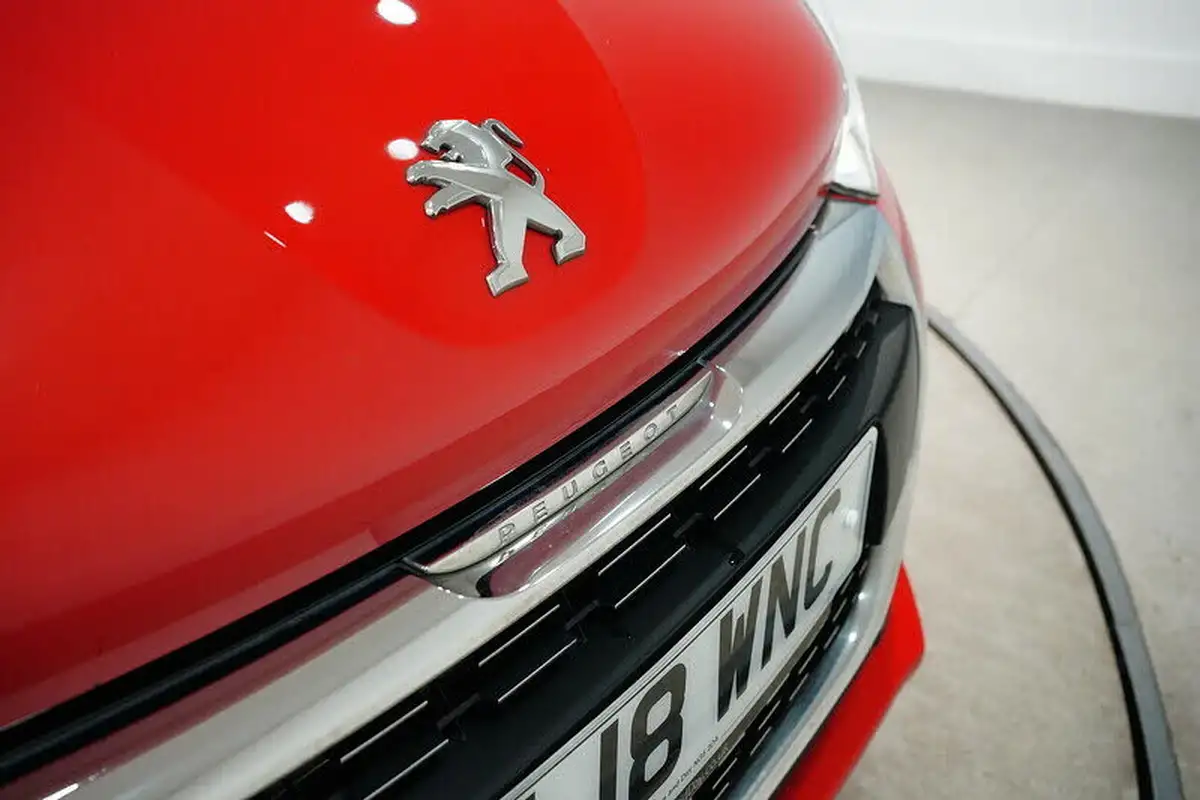 2018-peugeot-208-12-puretech-allure-premium-ss-big-12