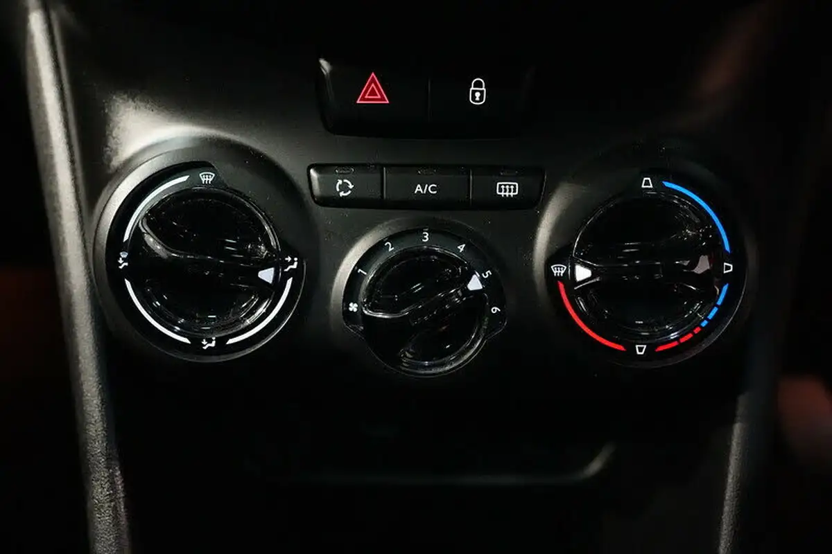 2018-peugeot-208-12-puretech-allure-premium-ss-big-34