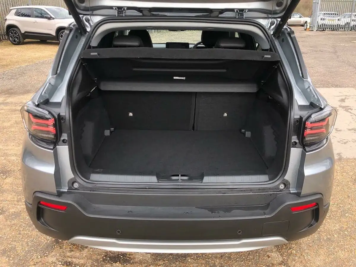 2024-jeep-avenger-e-summit-big-10
