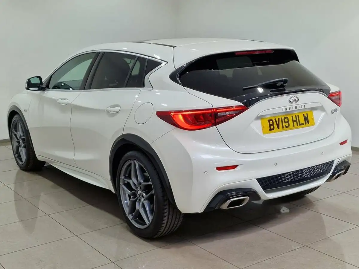 2019-infiniti-q30-22d-sport-big-3
