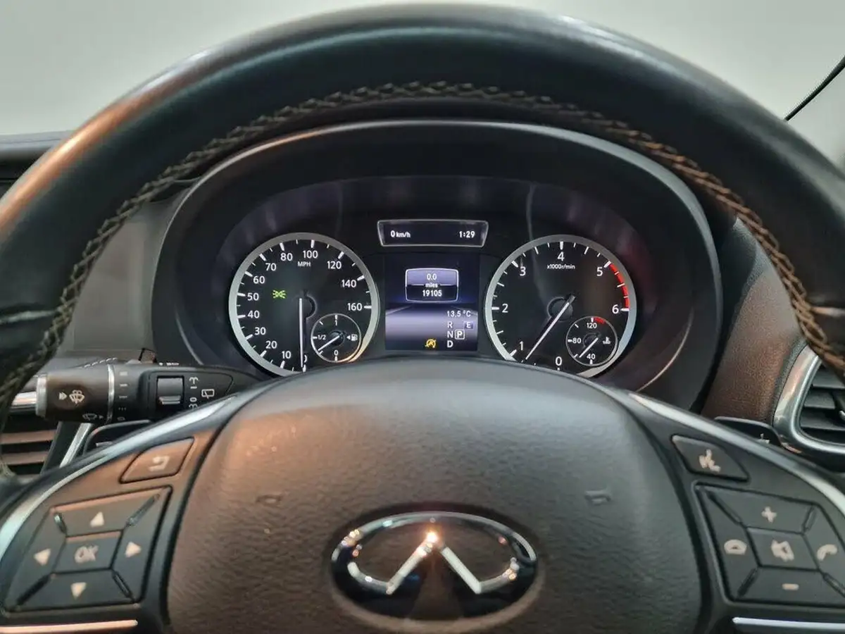 2019-infiniti-q30-22d-sport-big-55