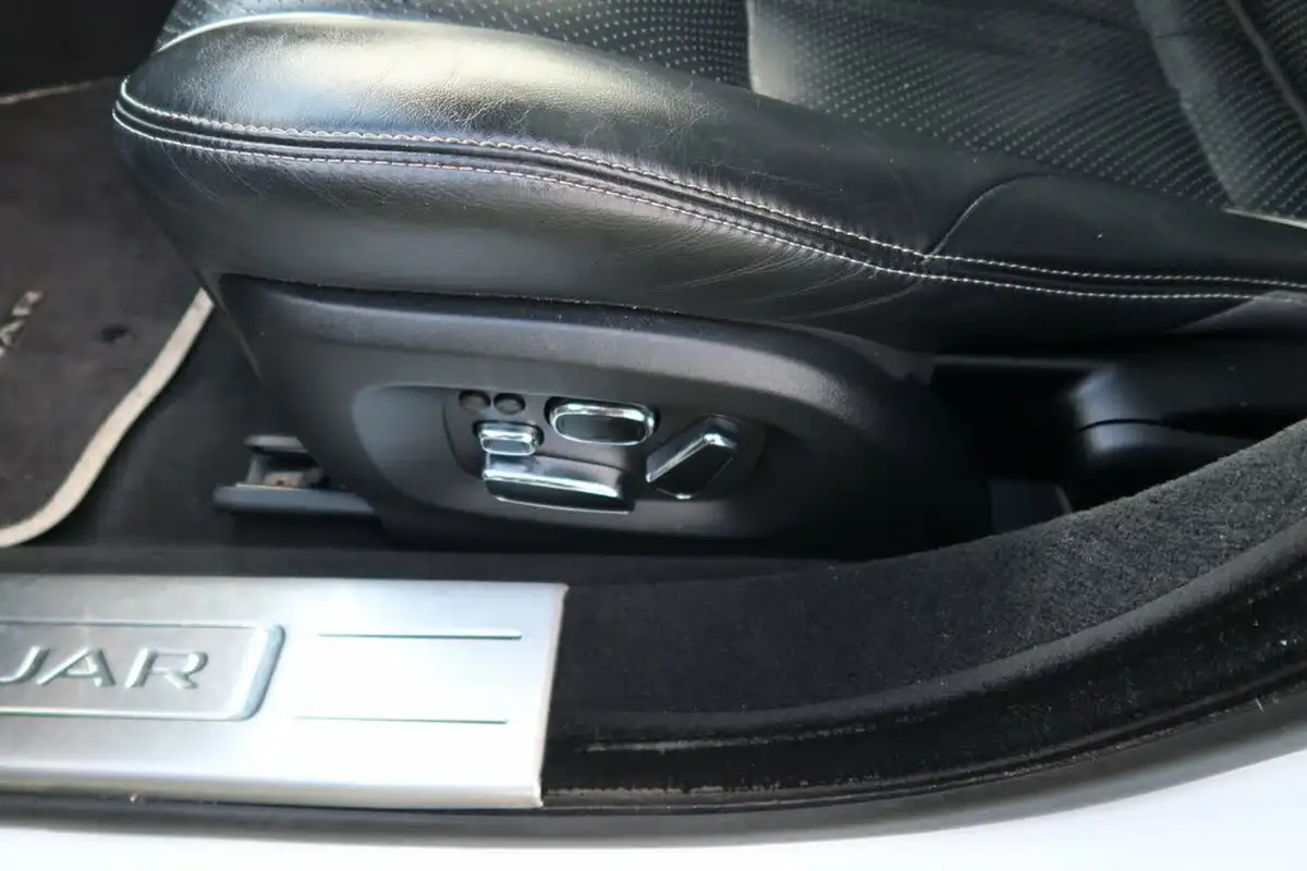 2015-jaguar-xj-series-30td-xj-portfolio-lwb-auto-big-28