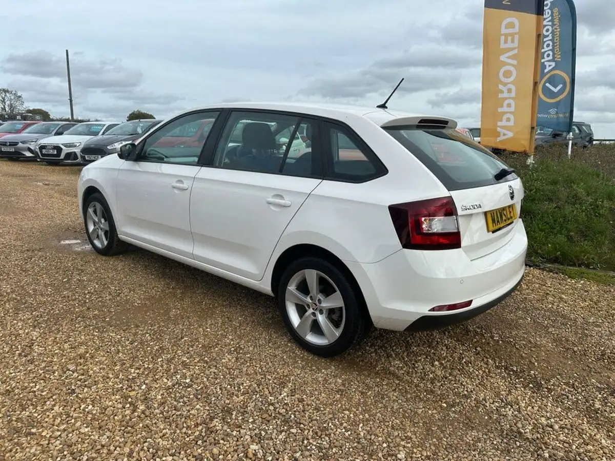 2018-skoda-rapid-spaceback-10-tsi-se-tech-95ps-ss-big-8