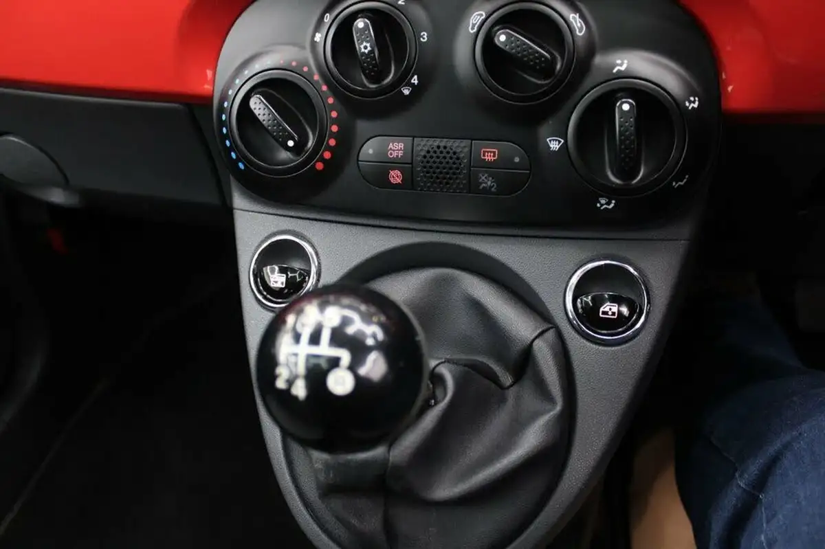 2017-fiat-500-12-lounge-big-21