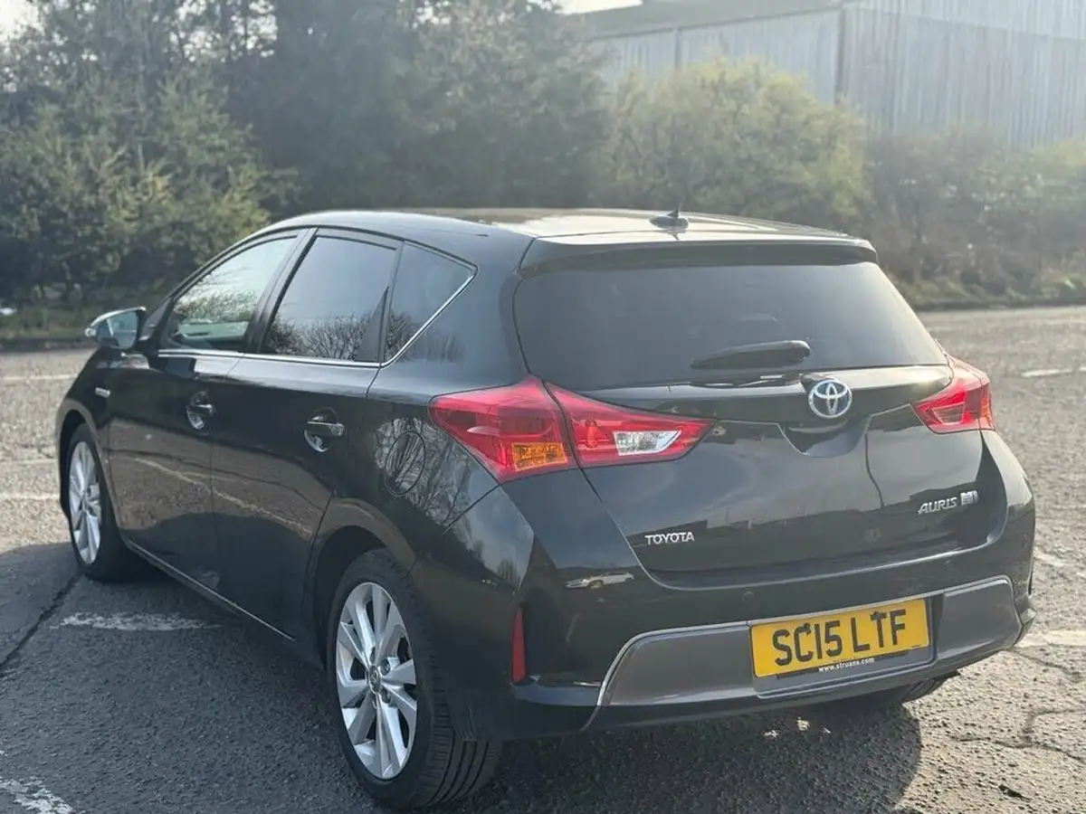 2015-toyota-auris-18-vvt-i-hsd-excel-hatchback-e-cvt-big-4